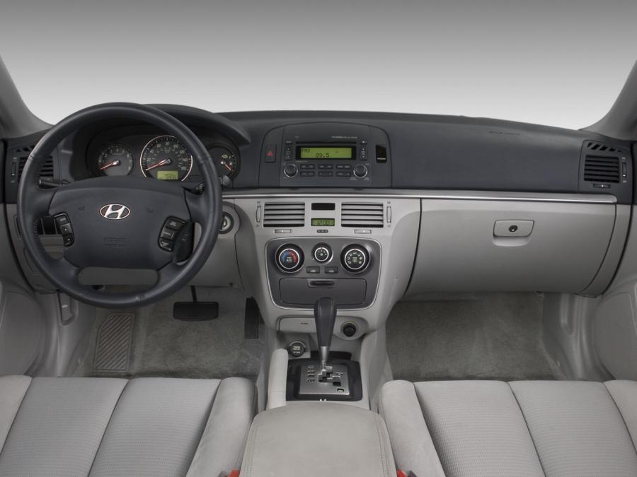  Hyundai Sonata 2005 года  (US) (фото 6 из 14)